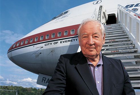 current photo of Joe Sutter in front of 747