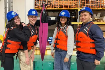 Four students with a pink underwater drone.