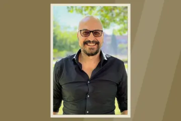 A smiling Mehran Mesbahi outside on campus.